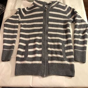 2 Sweaters, different colors